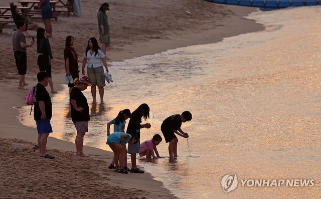 열대야 피해 바닷가로