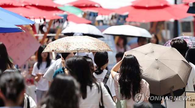 폭염 속 대구 동성로