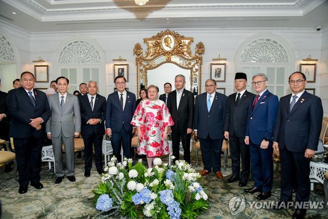 아세안, 미얀마와 외교장관 회의에서 평화 합의안 이행 촉구