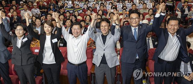 한자리에 모인 민주당 당권 주자들