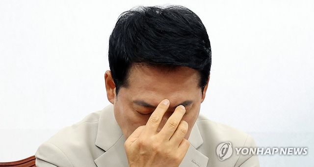 생각에 잠긴 장동혁 대표