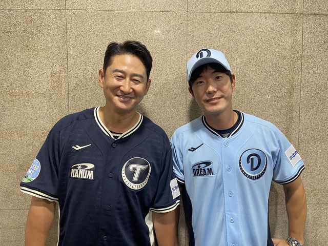LG 레전드 박용택(왼쪽)과 두산 레전드 김재호