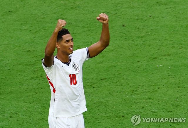 골세리머니를 펼치는 벨링엄