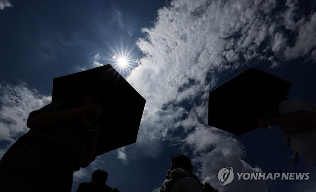 비구름 걷히자 뙤약볕
