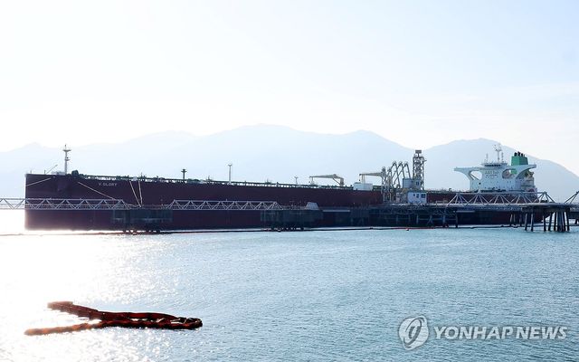 홍해 통과해 여수 도착한 유조선