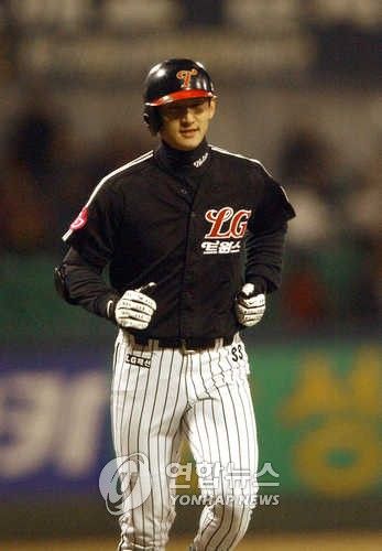 2002년 신인으로 한국시리즈를 뛴 박용택