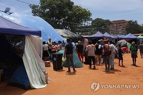 구호품 받는 이재민들