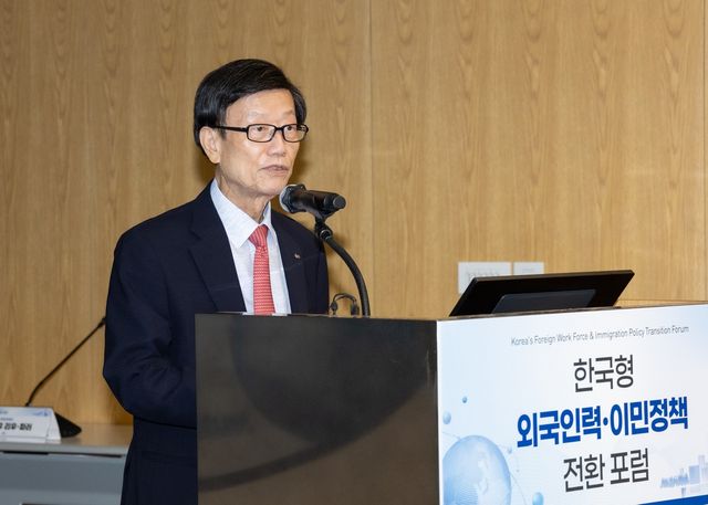 개회사하는 윤진식 한국무역협회 회장