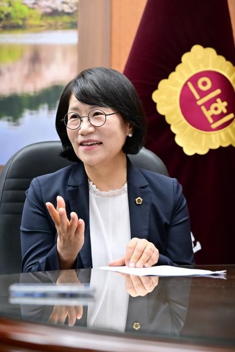 연합뉴스와 인터뷰하는 이영해 울산시의회 의장