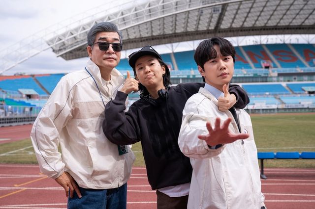 JTBC '신입사원 강회장' 배우 손현주, 이준영과 고혜진 PD(가운데)