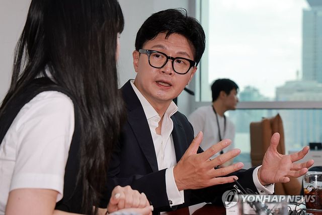 '부산 돌려차기' 사건 피해자와의 면담 내용 설명하는 한동훈 의원