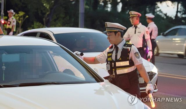 음주운전 단속 벌이는 제주경찰