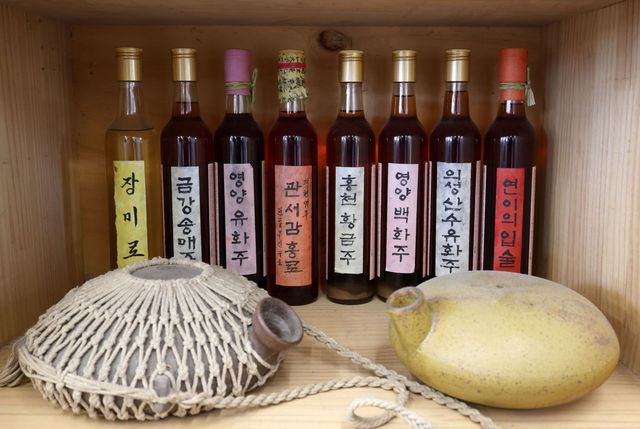 전통주연구소에 보관된 각종 전통주[사진/임헌정 기자]