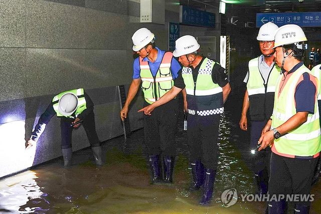 코레일, 침수된 항공대역 복구작업