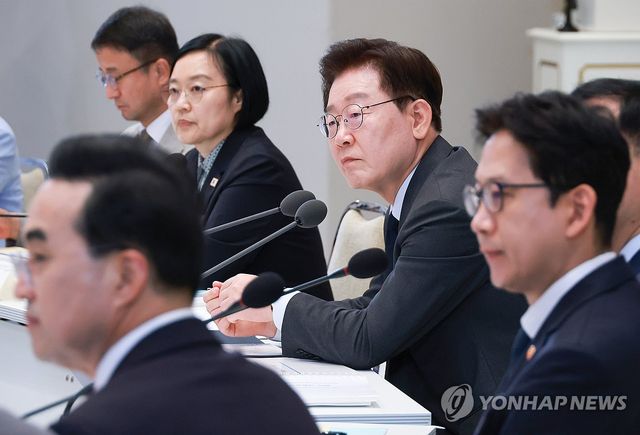 답변 듣는 이재명 대통령