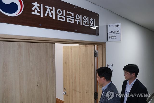 최저임금위 14차 전원회의, 정회 뒤 속개