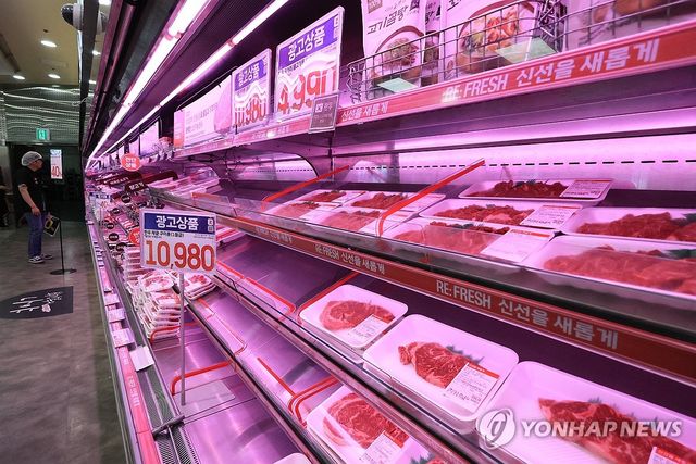 (서울=연합뉴스) 류효림 기자 = 서울 시내 대형마트 축산물 판매대 모습. 2026.6.11 ryousanta@yna.co.kr