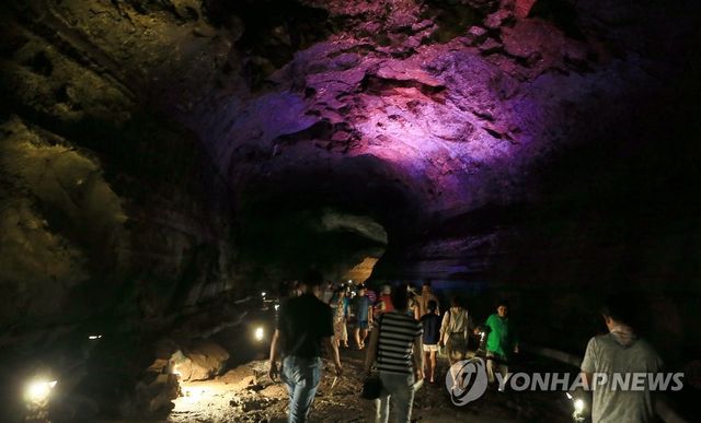 만장굴은 한여름에도 '냉장실 기온'