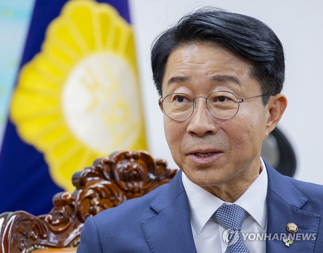 정은경 보건복지부 장관과 환담하는 조정식 국회의장