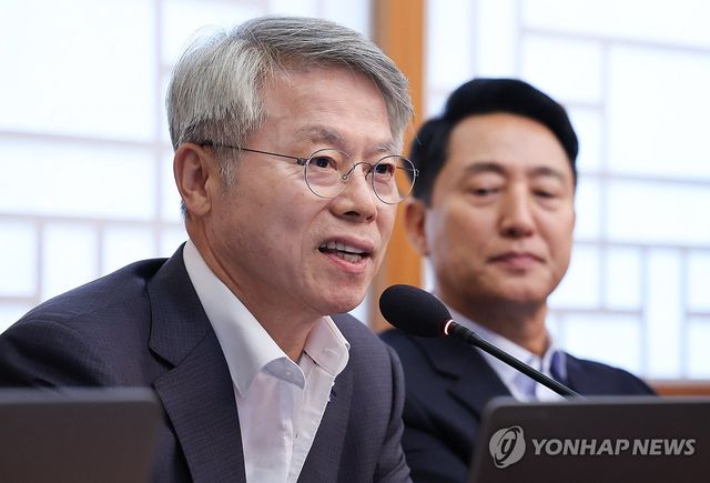 인사말하는 민형배 시장