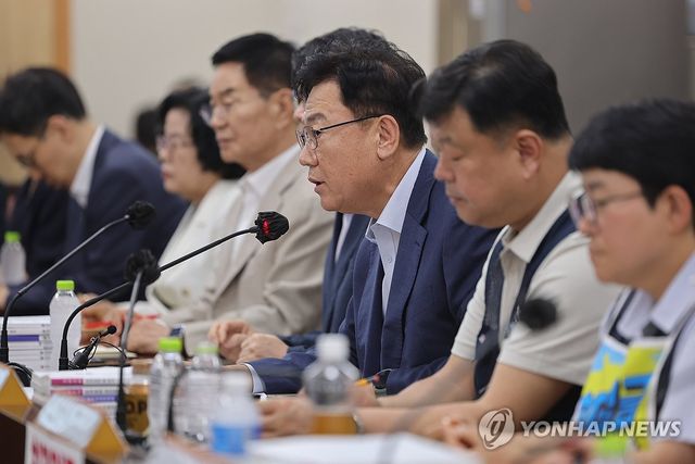 발언하는 류기정 사용자위원