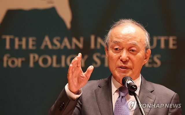 기조연설하는 송민순 전 외교통상부 장관