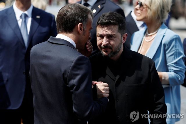 젤렌스키 대통령(오른쪽)과 마크롱 대통령