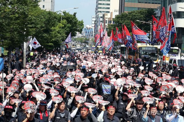 총파업 대회 연 울산 금속노조