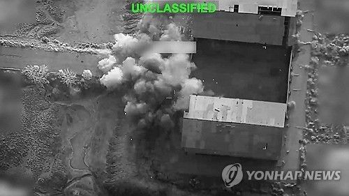 미 중부사령부가 공개한 이란 공습 장면