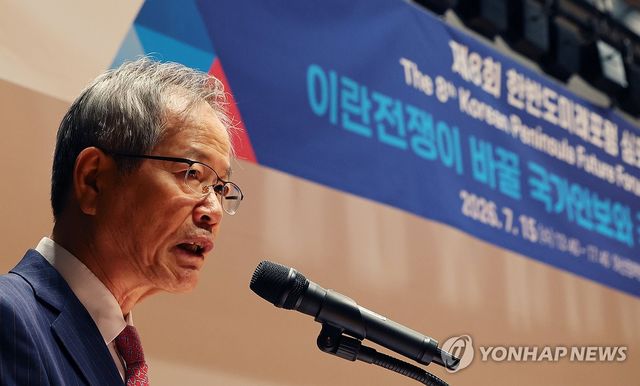 환영사하는 천영우 이사장