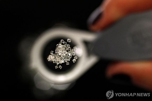 세공되지 않은 다이아몬드 [로이터=연합뉴스 자료사진. 재판매 및 DB 금지]
