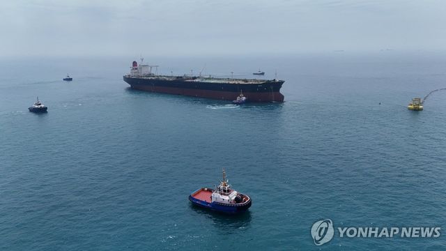 호르무즈 해협의 유조선(기사와 직접 관련 없음)