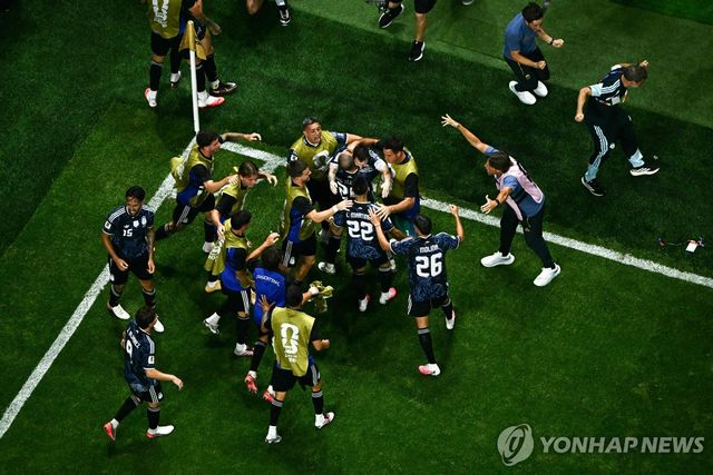 결승골에 기뻐하는 아르헨티나 선수들