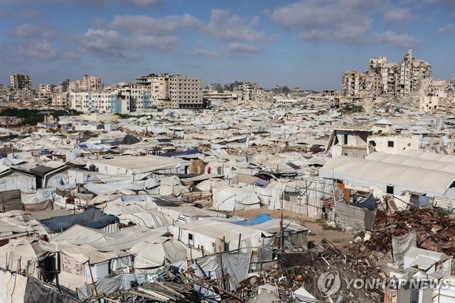 이스라엘의 보복 전쟁으로 주민 수만명이 죽고 삶의 터전 전체가 난민촌으로 변한 가자지구 [AFP=연합뉴스 자료사진. 재판매 및 DB 금지]