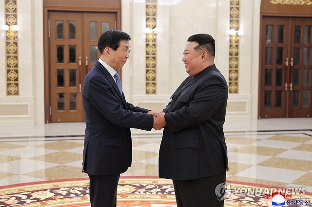 김정은, 중국 왕후닝 접견