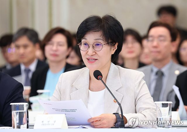 업무보고하는 원민경 성평등가족부 장관