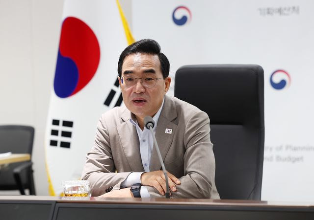확대간부회의 주재하는 박홍근 기획예산처 장관