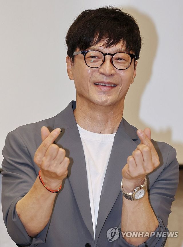 손가락 하트 만드는 박학기