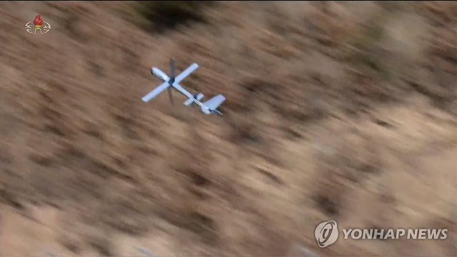 목표물 향해 날아가는 북한 자폭 무인기