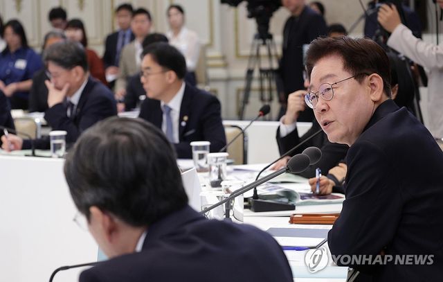 질문하는 이재명 대통령