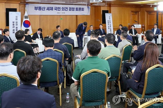인사하는 구윤철 부총리