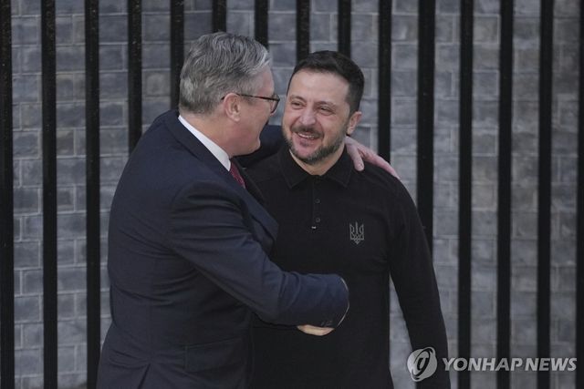 백악관 정상회담 파행 다음날인 2025년 3월 1일 다우닝가 찾은 젤렌스키