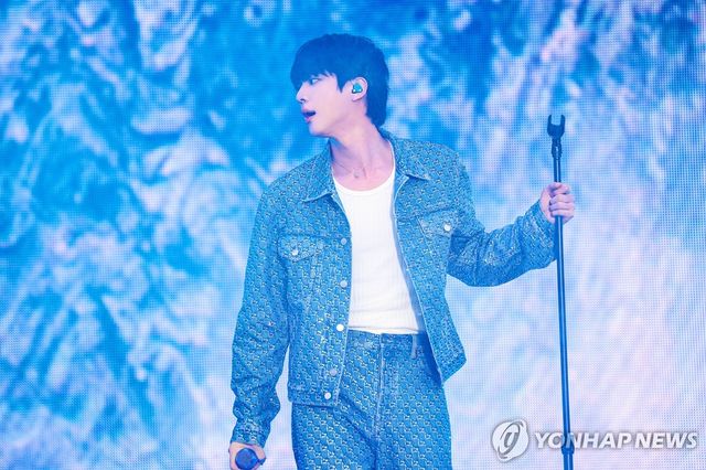 그룹 방탄소년단(BTS) 진 솔로 팬 콘서트
