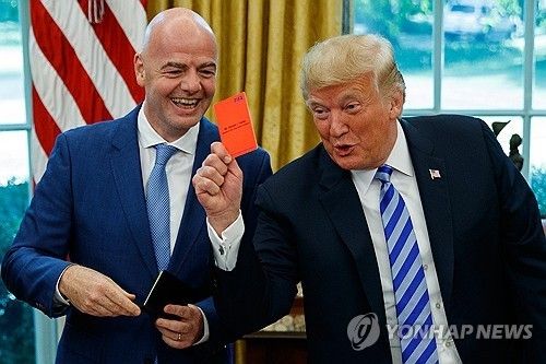 잔니 인판티노 FIFA 회장(왼쪽)과 도널드 트럼프 미국 대통령(오른쪽)