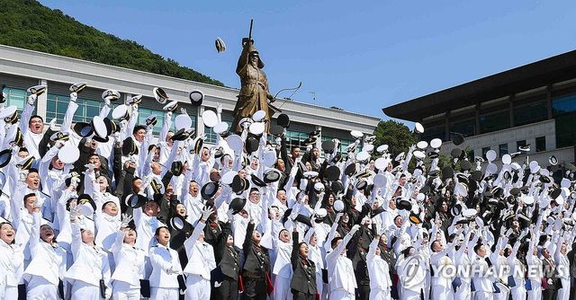 제140기 해군·해병대 사관후보생 수료 및 임관식