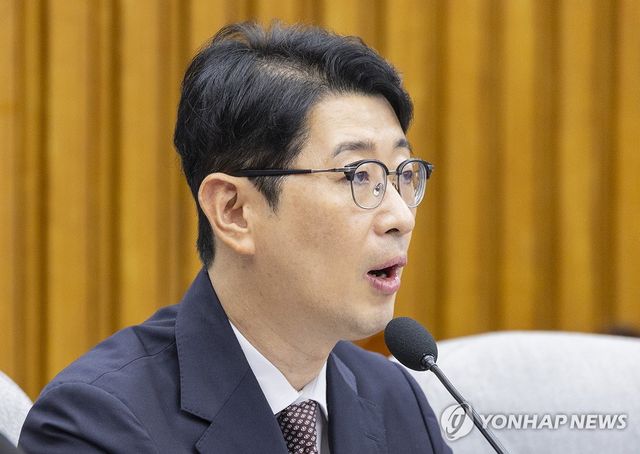 이재명 대통령 재판 재개 촉구 발언하는 주진우 위원장