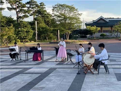 오죽헌 야간 상설공연 모습