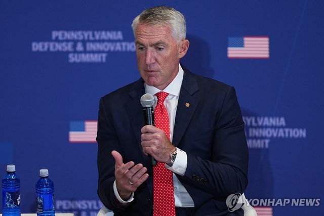 트럼프 대통령 행사에 참석해 발언하는 한화디펜스USA CEO