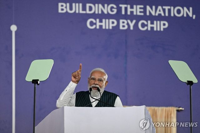 반도체 공장 준공식서 연설하는 나렌드라 모디 인도 총리