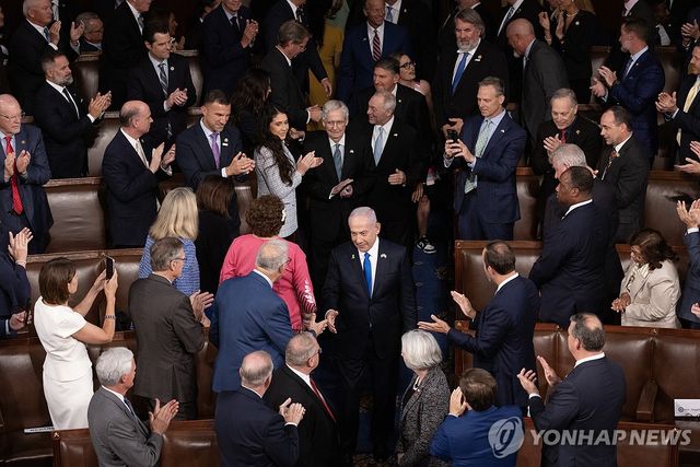 베냐민 네타냐후 이스라엘 총리와 미국 연방 의원들 [EPA=연합뉴스 자료사진. 재판매 및 DB 금지]